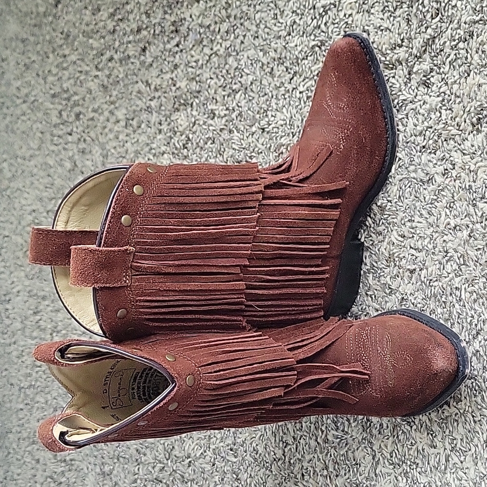 Little girl size 1. Shyanne Brown fringe cowgirl boots
